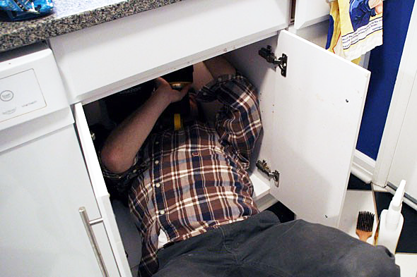 Alum Rock plumber examines faulty P trap